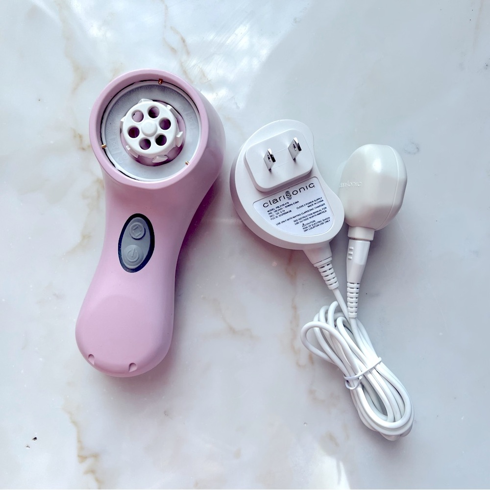 Clarisonic Mia 2 Sonic Skin Cleansing System w/ magnetic charging adapter